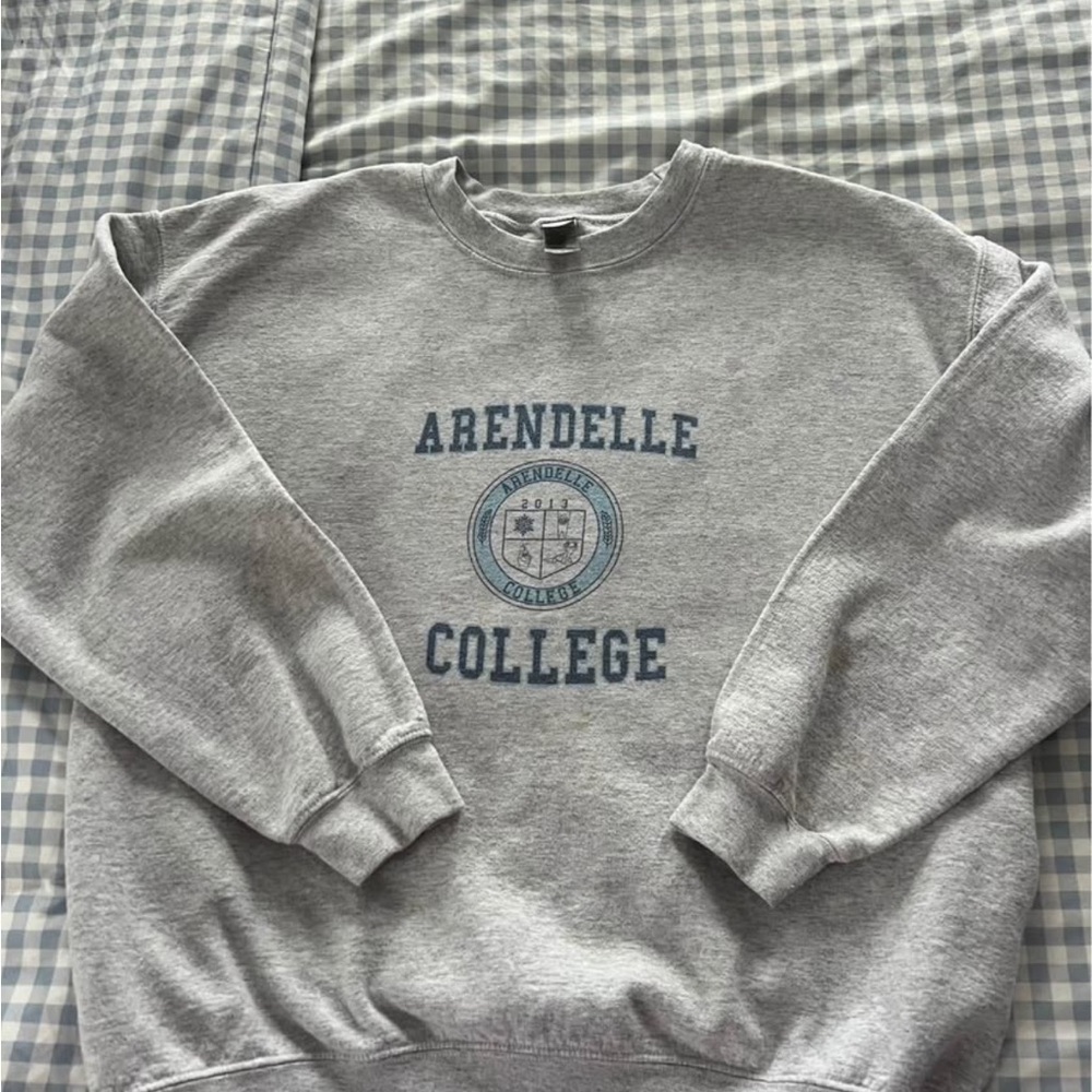 Arendelle College Gray Sweater